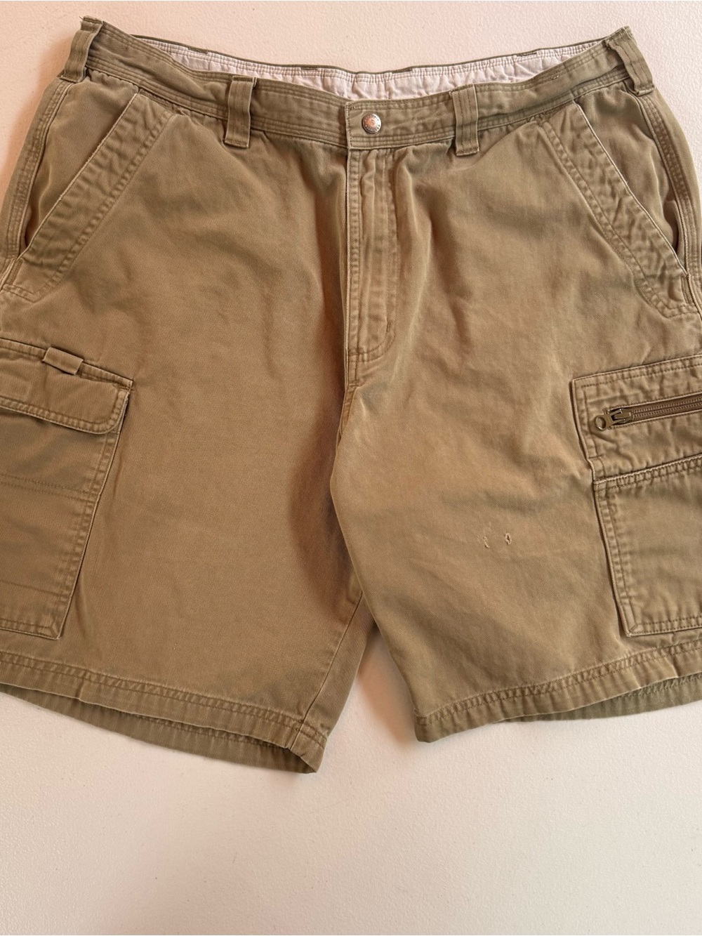 Columbia Men's Cargo Shorts in Olive